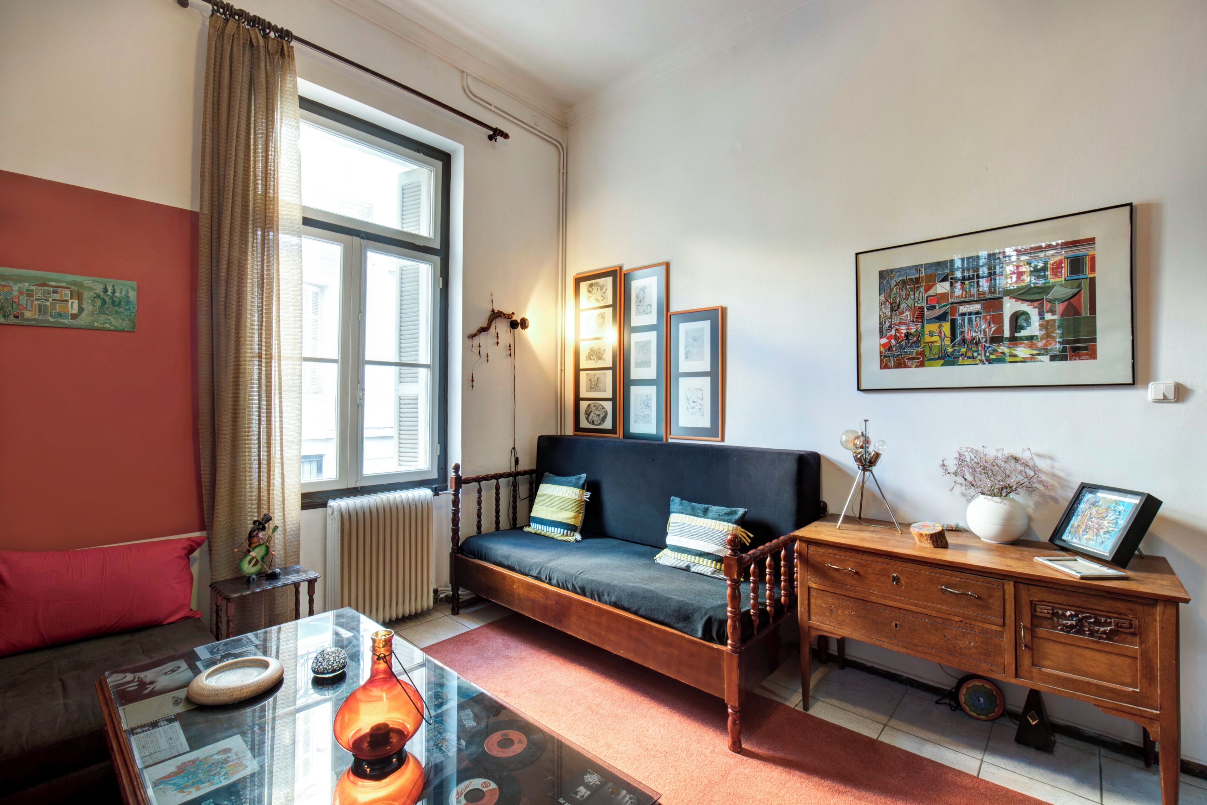 Smart TV, DVD player, books, music library