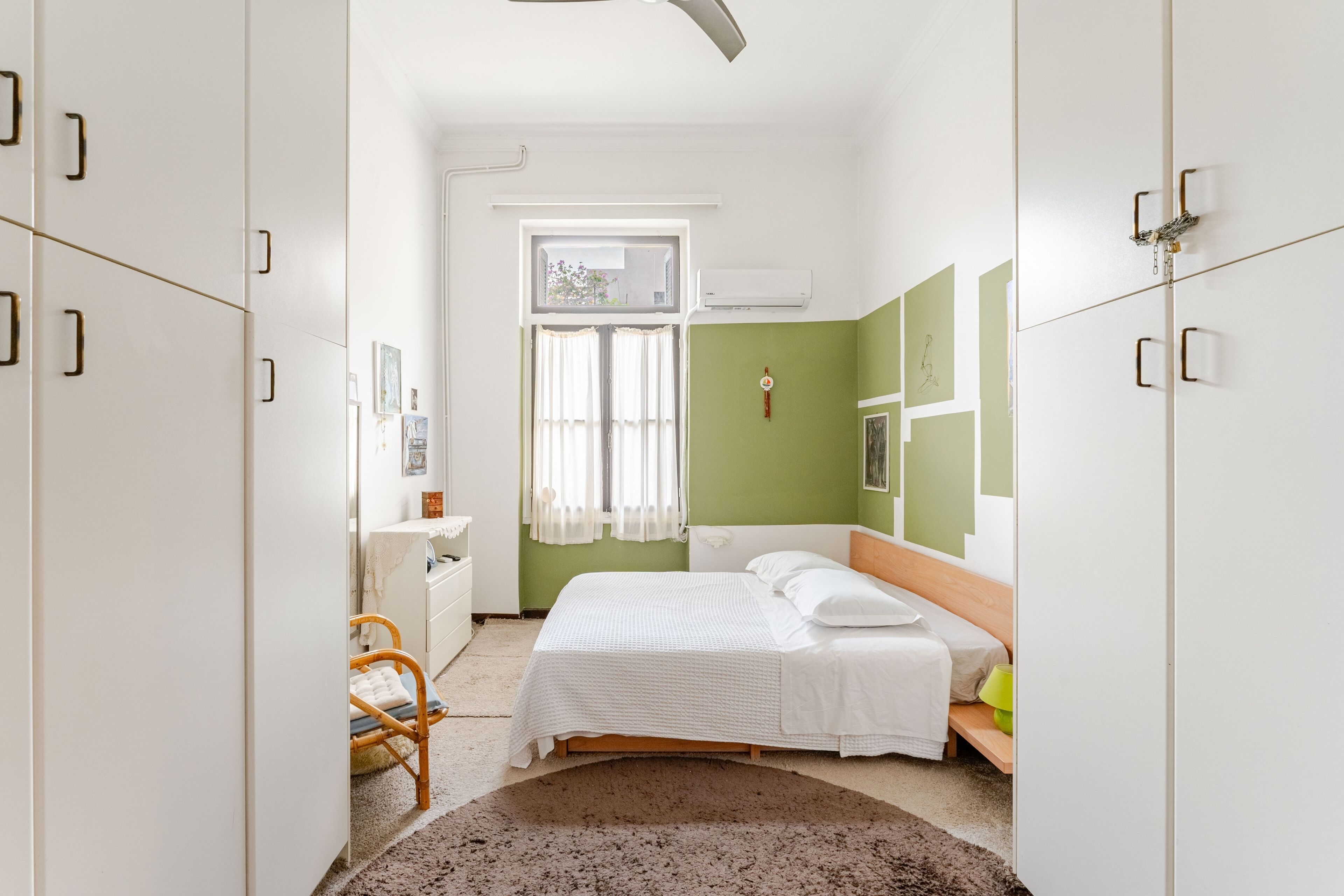 4 bedrooms, in-room safe, desk, iron/ironing board