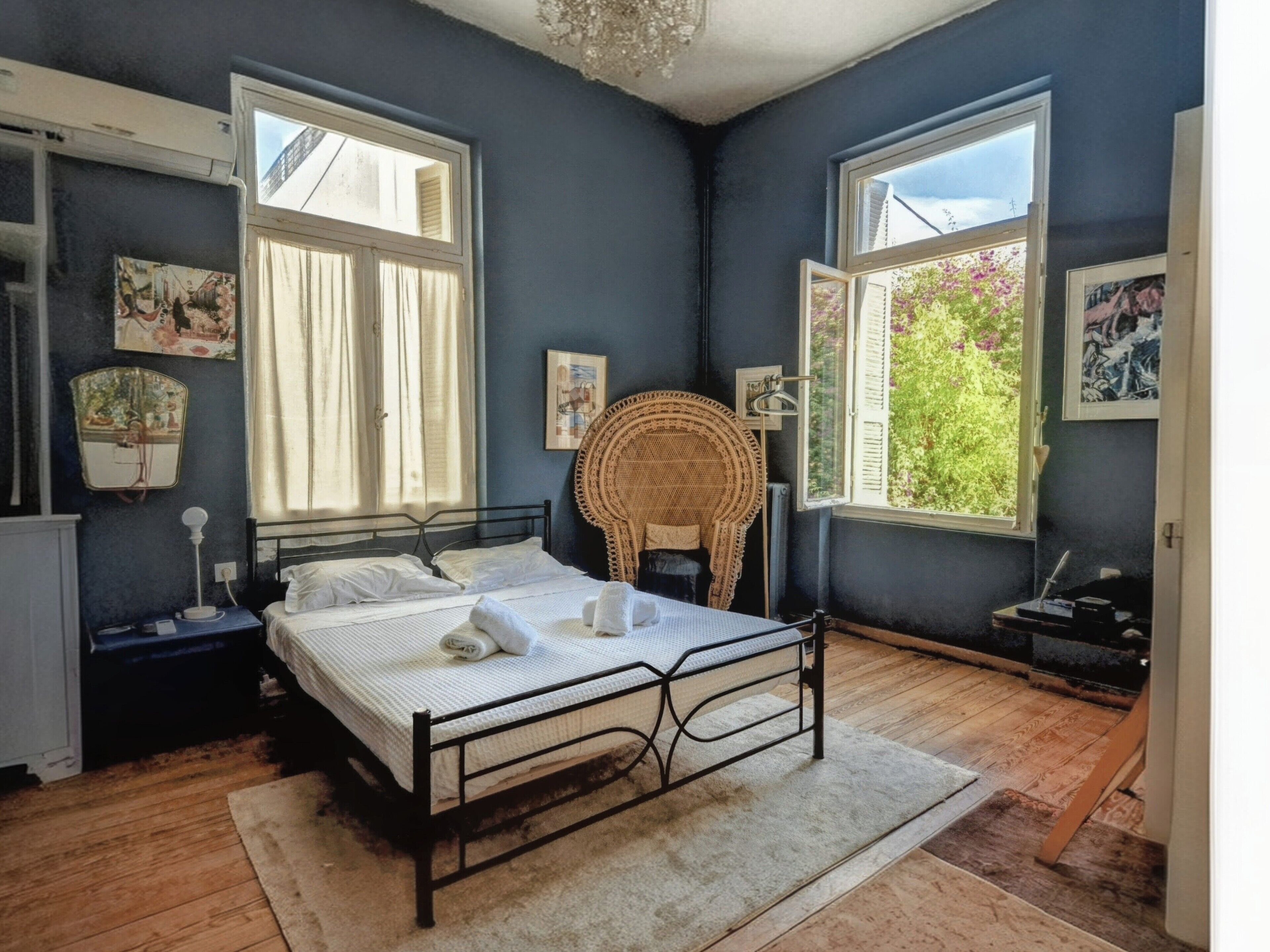 5 bedrooms, in-room safe, desk, iron/ironing board