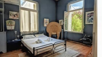 5 bedrooms, in-room safe, desk, iron/ironing board