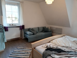 2 bedrooms, desk, WiFi, bed sheets