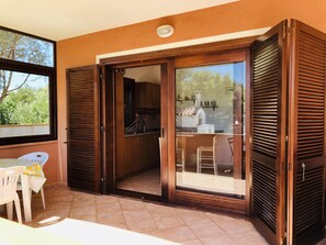 تناول الطعام بالخارج