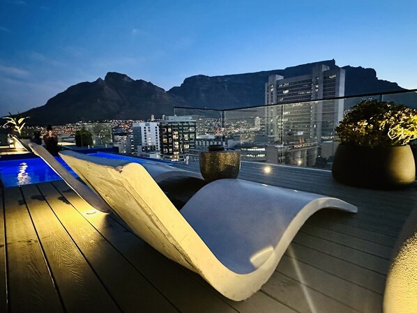 Outdoor pool - Luxury Studio in fabulous Cape Town with fitness room, Wi-Fi (Cape Town)