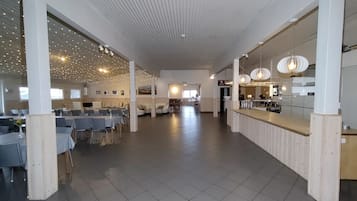 Dagelijks continentaal ontbijt (EUR 17 per persoon)