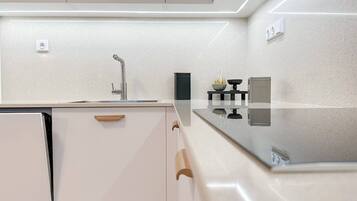 Apartment, 2 Bedrooms, Smoking, Balcony | Private kitchen