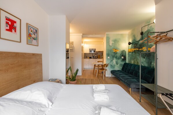 1 slaapkamer, een strijkplank/strijkijzer, wifi, beddengoed