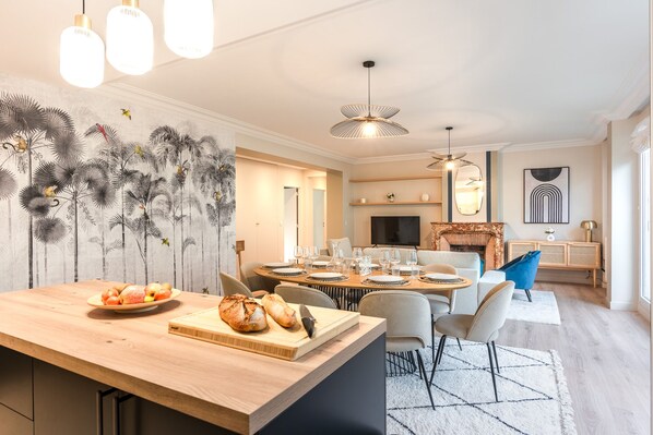 Dining - Hedonist House - Fantastic family apartment - 20 min from Paris center (Le Kremlin-Bicêtre)