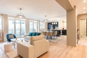 Smart TV, books, offices
