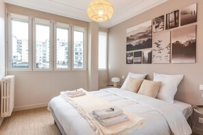 3 bedrooms, desk, iron/ironing board, travel cot - Hedonist House - Fantastic family apartment - 20 min from Paris center (Le Kremlin-Bicêtre)