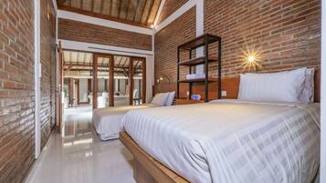 Habitació triple Deluxe | Decoració individual, mobiliari individual i escriptori