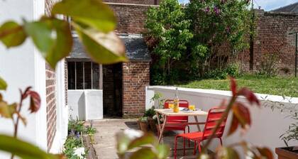 CHEZ HORTENSE