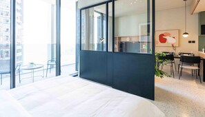 1 bedroom - Sleek 1BR w Balcony in Business Bay (Dubai)