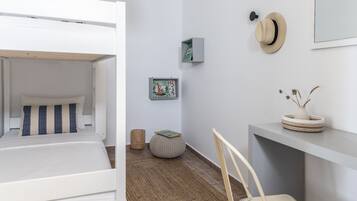 3 bedrooms, iron/ironing board, WiFi, bed sheets