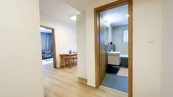 Apartment, 1 Bedroom, Smoking | Bathroom