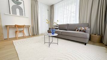 Apartment, 1 Bedroom, Smoking | Living room
