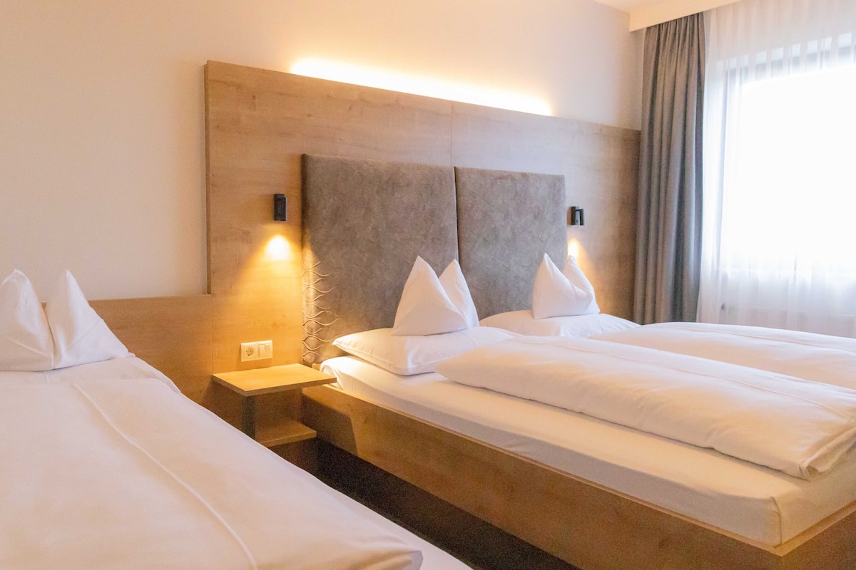 Comfort Triple Room | Hypo-allergenic bedding, down duvets, in-room safe, desk