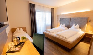 Allergitestet sengetøy, dundyner, safe på rommet og skrivebord