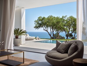 Villa Luxury, vista mare | Area soggiorno | TV a schermo piatto