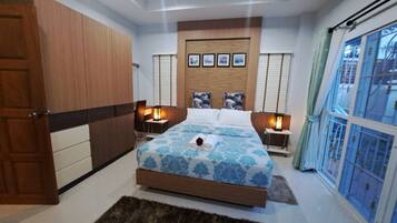 3 bedrooms, desk, iron/ironing board, WiFi