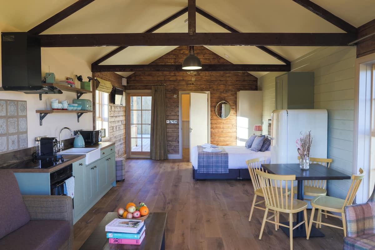 Large Accessible Studio Cabin | 1 slaapkamer, hypoallergeen beddengoed, een kluis op de kamer