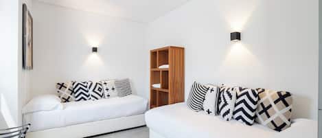 Deluxe Villa, 2 Bedrooms | 1 bedroom, in-room safe, soundproofing, free WiFi