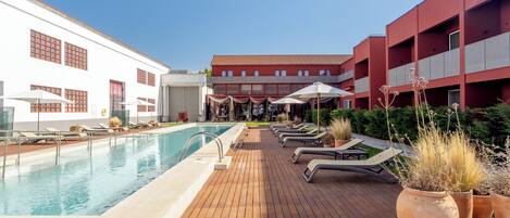 Outdoor pool, pool loungers