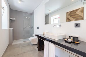 Deluxe Villa, 2 Bedrooms | Bathroom | Free toiletries, hair dryer - Barrosinha Hotel (Alcacer do Sal)
