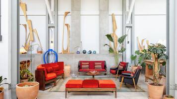 Coin salon dans le hall