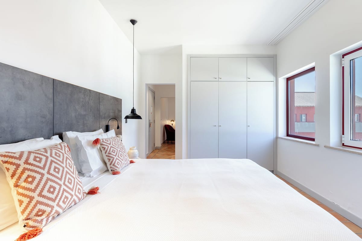 Suite | 1 bedroom, in-room safe, soundproofing, free WiFi