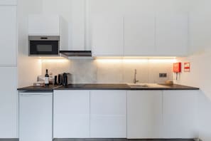 Deluxe Villa, 2 Bedrooms | Private kitchen