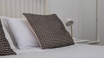 Roupas de cama premium, cofres nos quartos, individualmente decorados
