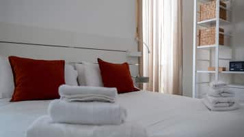 Deluxe Room, Balcony, City View | Premium bedding, in-room safe, individually decorated