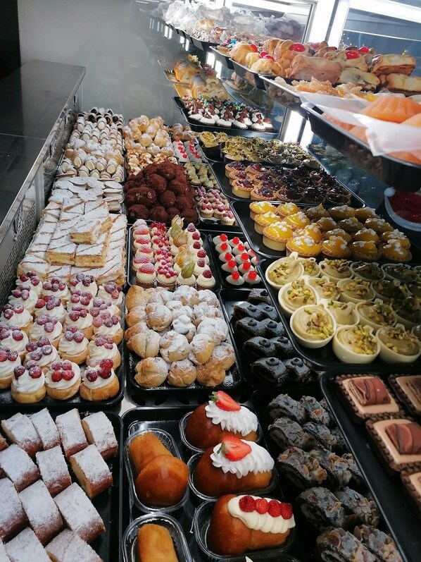 Petit déjeuner complet compris tous les jours