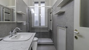 Apartamento (2 Bedrooms) | Banheiro | Chuveiro, bidê