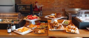 Desayuno buffet todos los días (con cargo) 