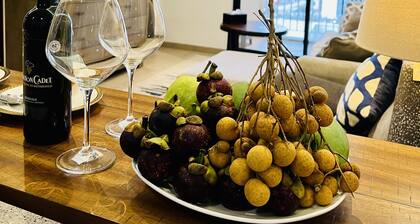 Cozy 2 bedroom Condo on the heart of PP offer restaurant ,Spa mini mart on site