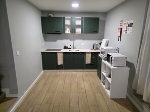Private kitchen - What Else Guest House (Ourem)