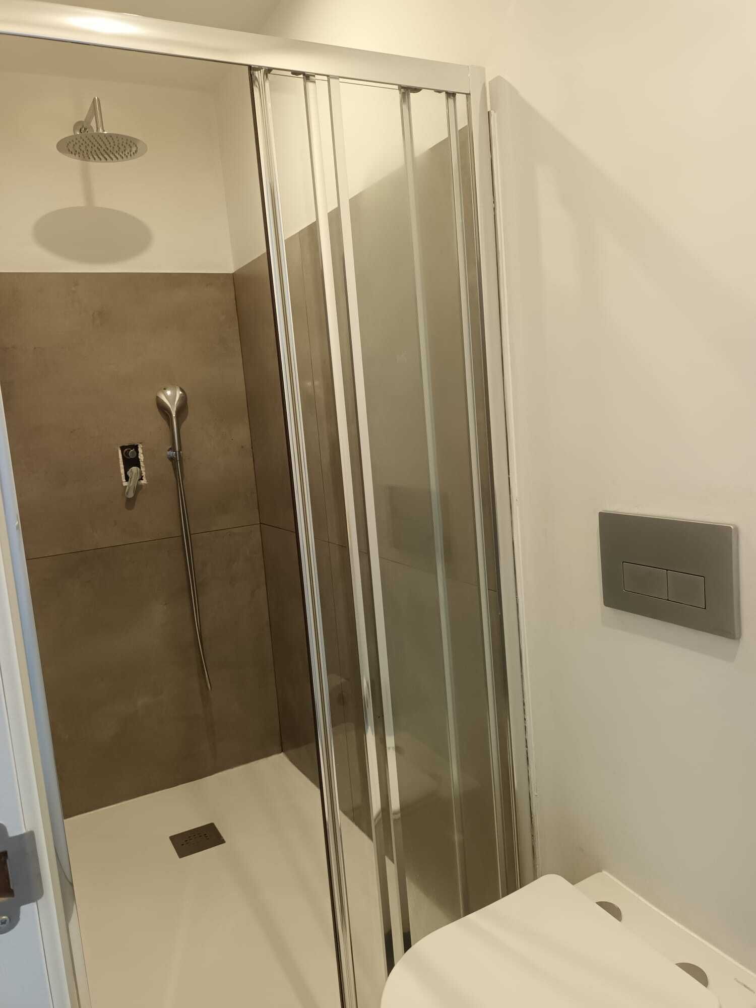 Classic Double Room | Bathroom | Shower, towels