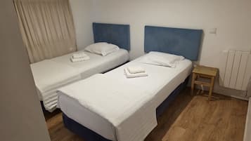 Habitación clásica con 2 camas individuales | Wifi gratis y ropa de cama