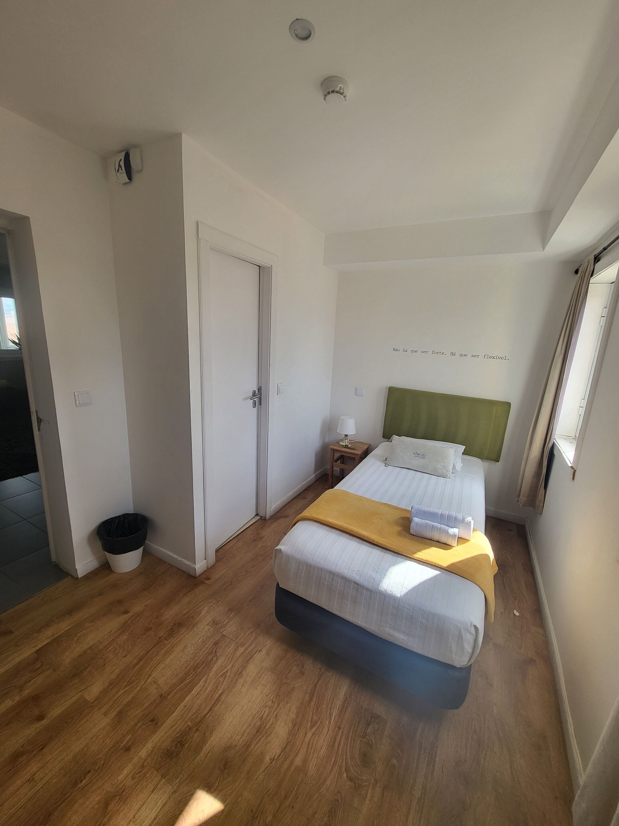 Wi-Fi de cortesia, roupa de cama