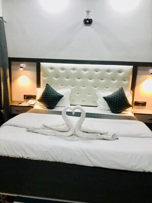 Premium Room | Desk, laptop workspace - Maan Avadh (Faizabad)