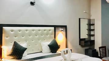 Premium Room | Desk, laptop workspace