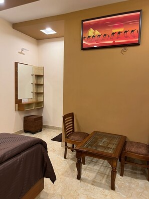 Habitació estàndard | Escriptori i espai de treball apte per a portàtils 