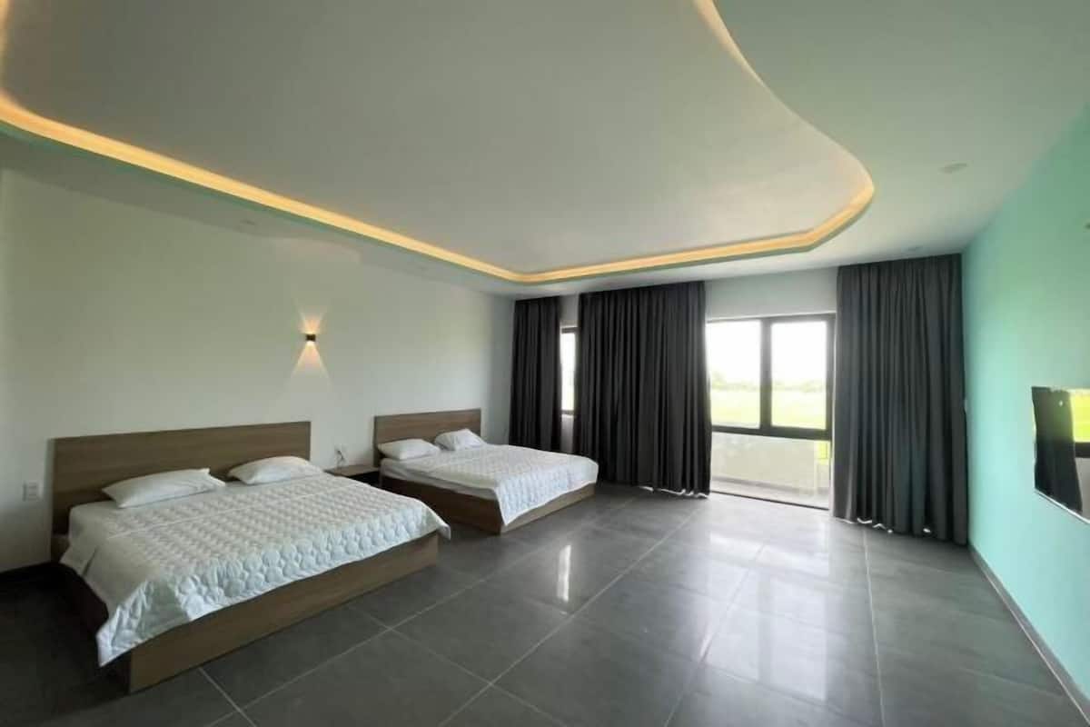 Bộ đồ giường cao cấp, chăn bông, nệm có lớp đệm bông, bàn