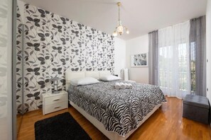 2 bedrooms, iron/ironing board, WiFi, bed sheets - Coastal Comfort Apartment (Podstrana)