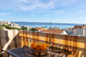 Outdoor dining - Coastal Comfort Apartment (Podstrana)