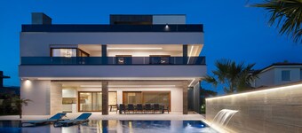 Malibu Royal - Luxury villa with pool & spa