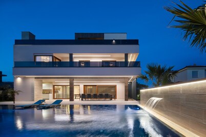 Malibu Royal - Luxury villa with pool & spa