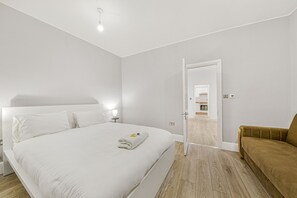 1 bedroom, blackout drapes, soundproofing, iron/ironing board - The Knightsbridge Deluxe apartment  (London)