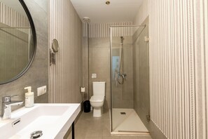 Free toiletries - Casa Sevillana (Seville)